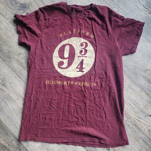Harry Potter Platform 9 3/4 Distressed Maroon Shirt Men's Sized Medium (M)